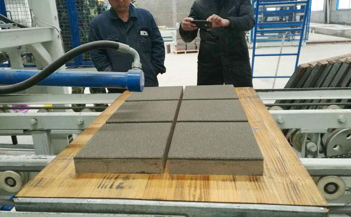 水泥砌块砖机设备生产的烧结制品可“吸废” 水泥砌块砖机设备生产的烧结制品可“吸废”