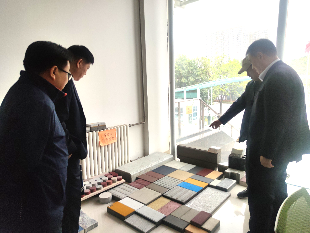 中国工程机械工业协会会长苏子孟一行莅临西安银马参观考察